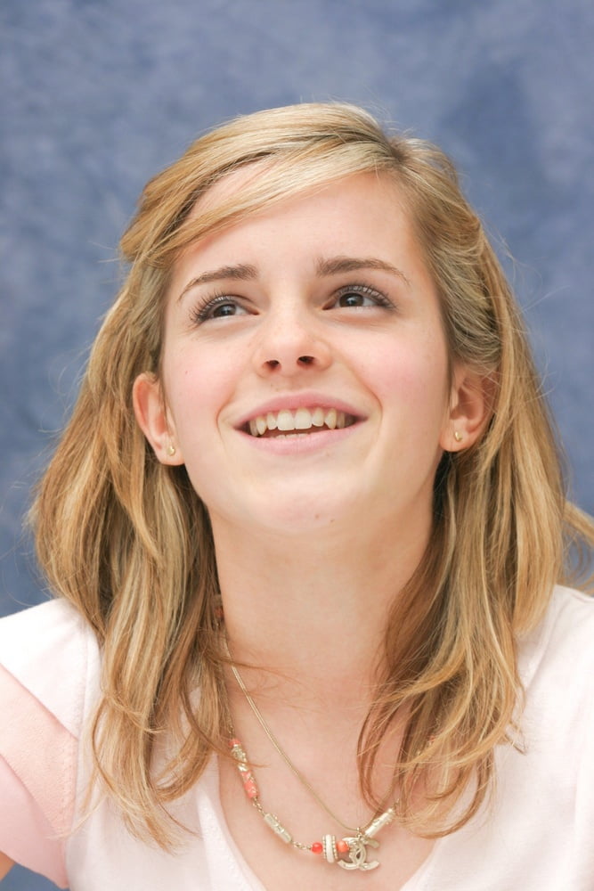 cg2yWIbO Emma Watson 1 21.jpg